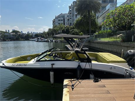 2018 Sea Ray SPX 210