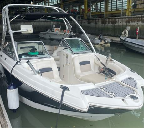 2011 Chaparral Sunesta 224 Power Boat For Sale in Singapore